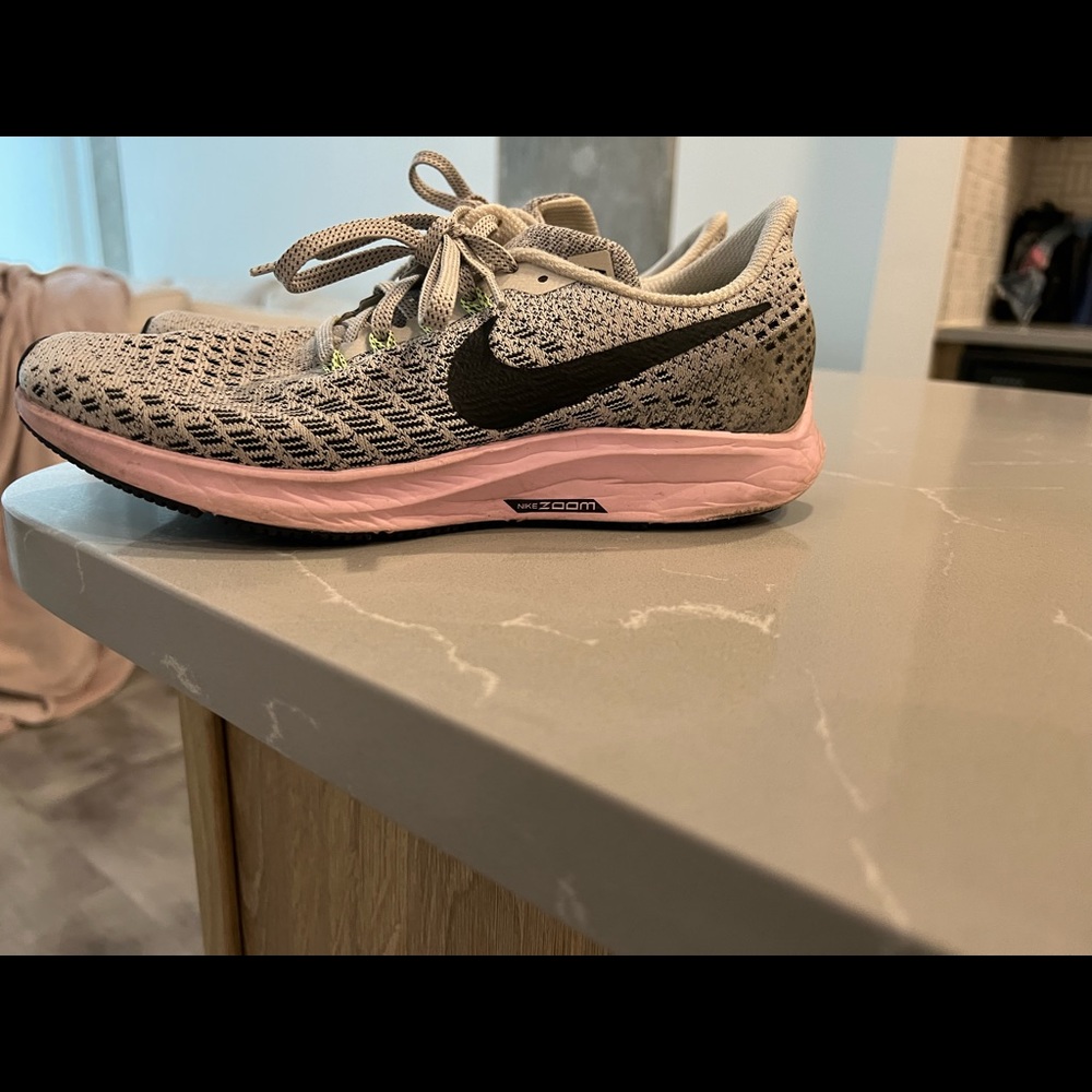 ✨ Nike ✨ shoes!! Size 7! - Picture 2 of 7